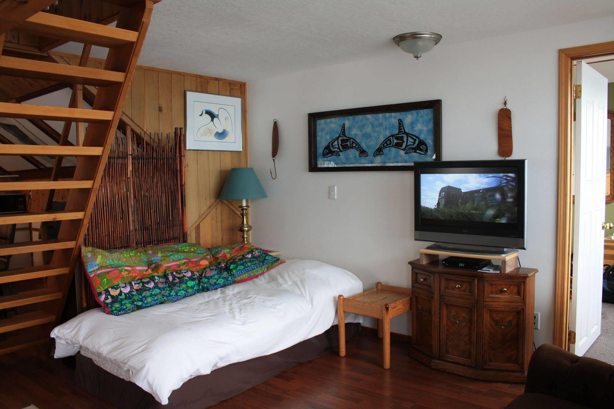 Orca Lodge Sointula Екстериор снимка