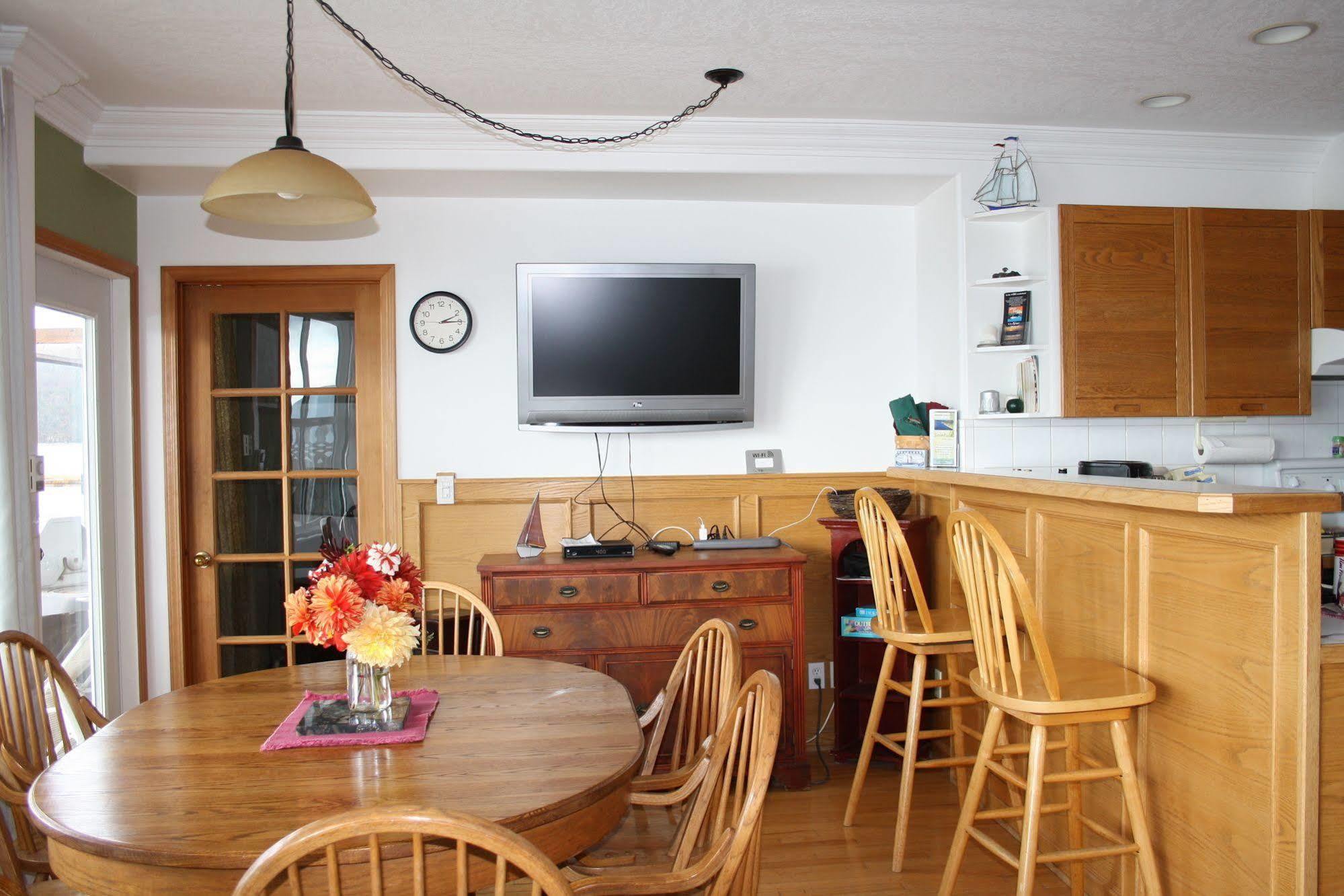 Orca Lodge Sointula Екстериор снимка