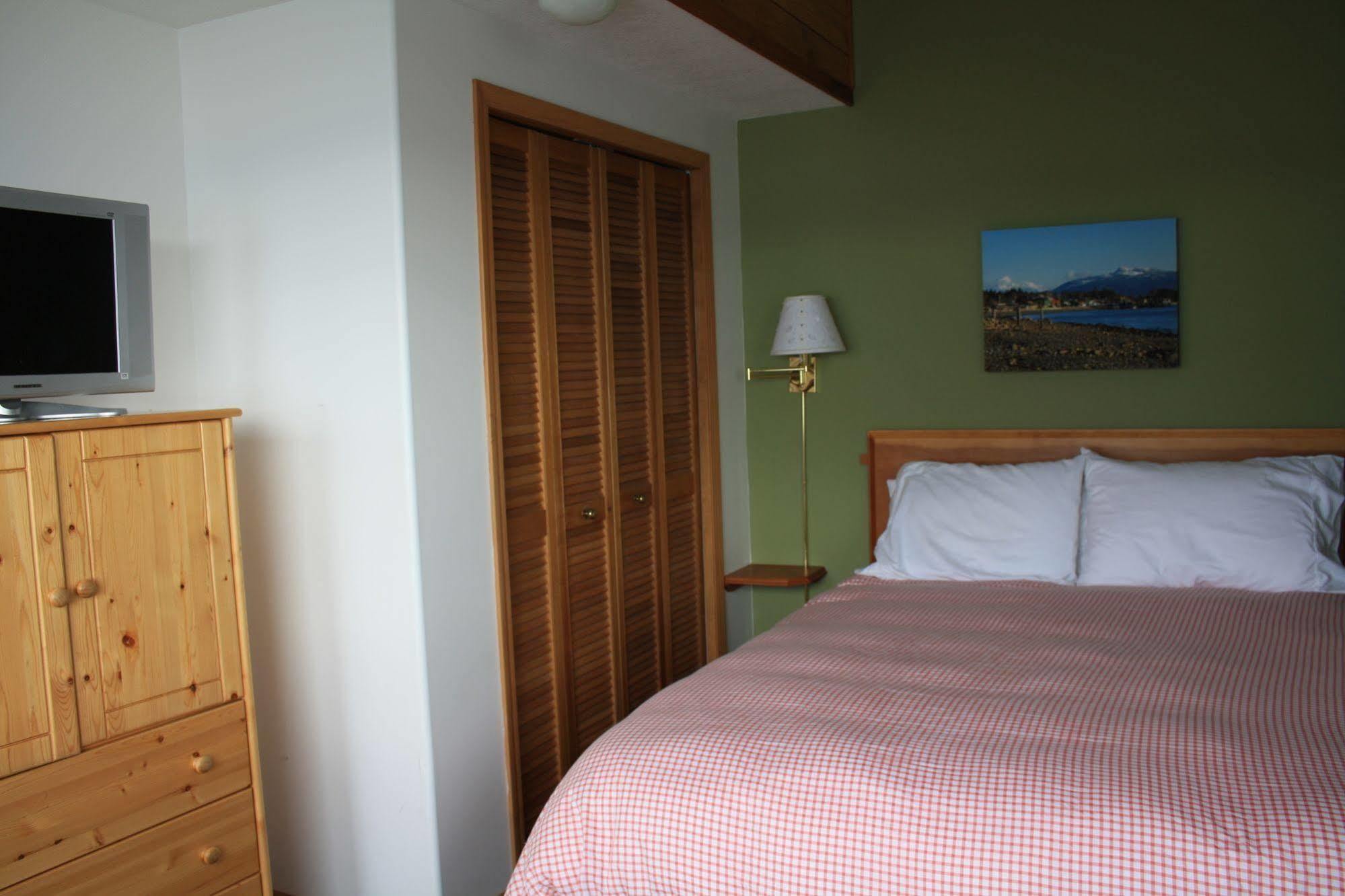 Orca Lodge Sointula Екстериор снимка